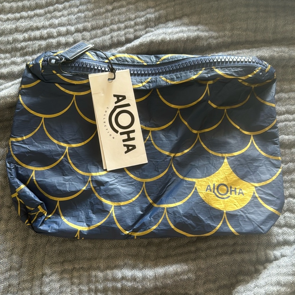Aloha Collection Splash-Proof Travel Pouch